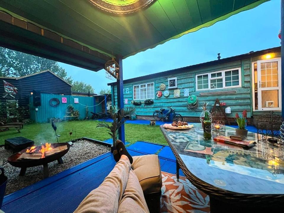 Lakeland Lodge With Private Hot Tub And Fishing Hatfield Peverel Eksteriør bilde